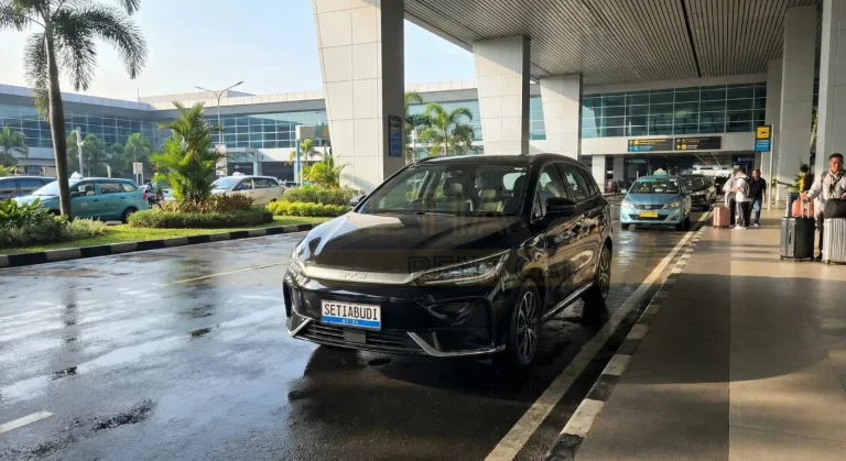 Sewa BYD M6 Batam