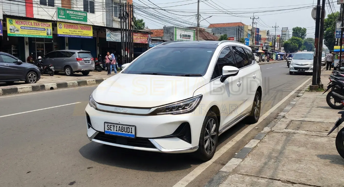 Sewa BYD M6 Depok