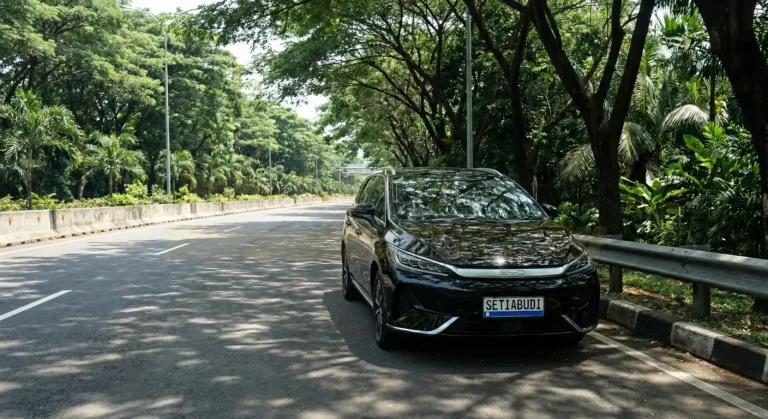 Sewa BYD M6 Jakarta Barat