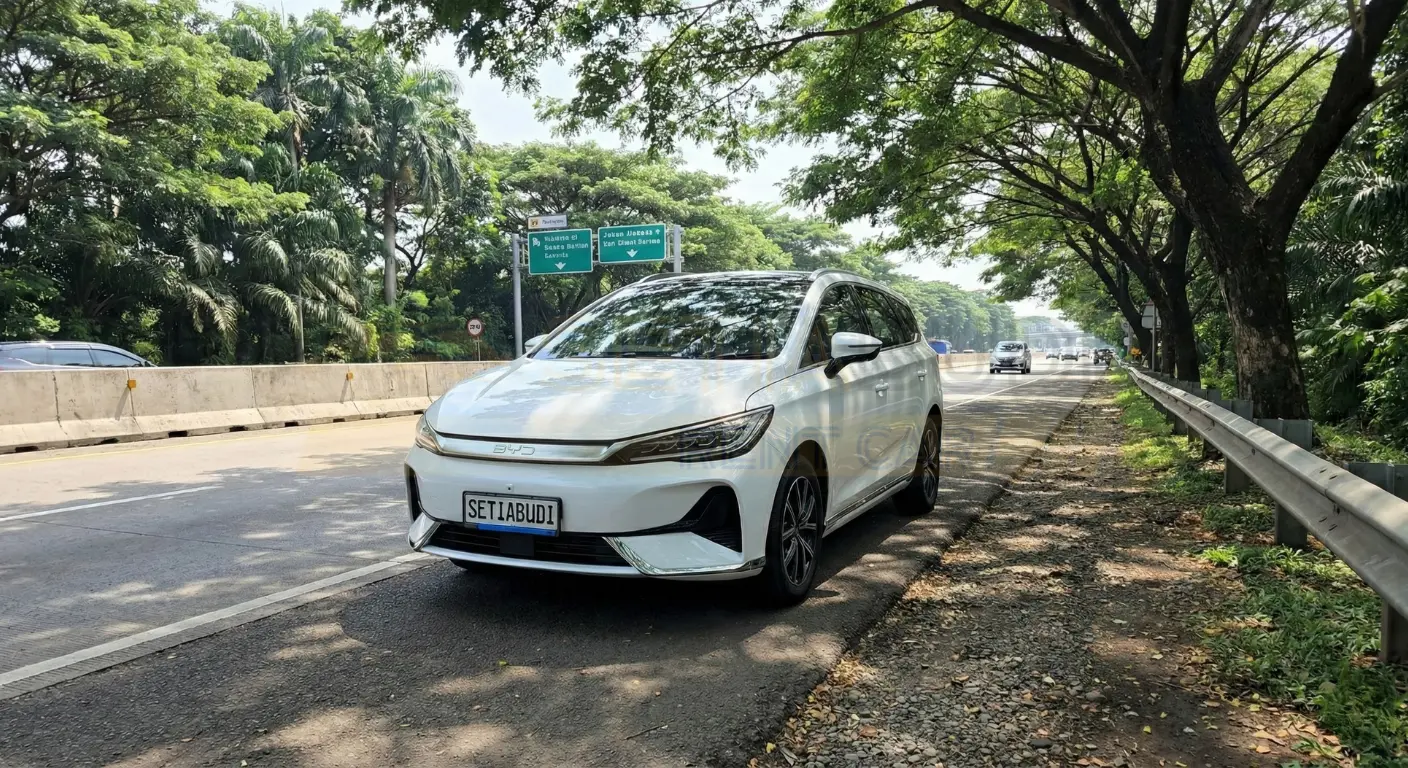 Sewa BYD M6 Jakarta
