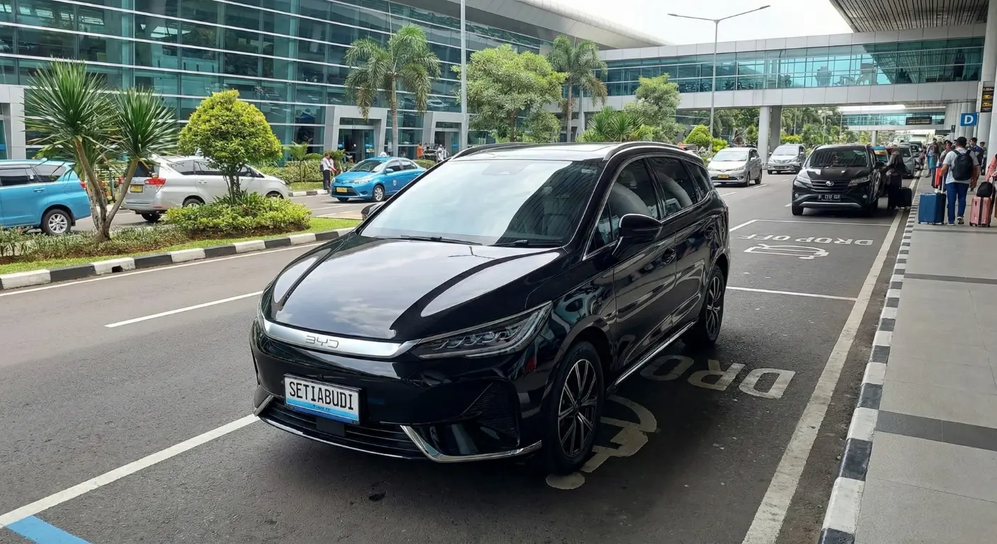 Sewa BYD M6 Makassar